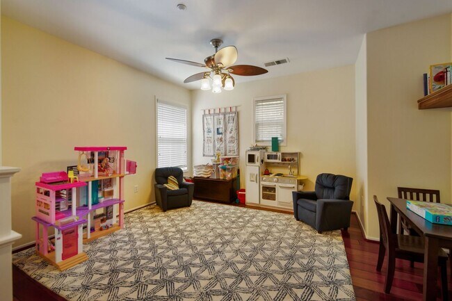 Building Photo - 421 Sonora Cir