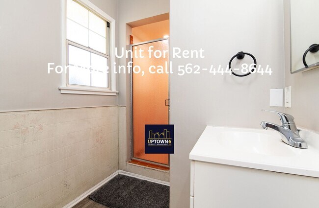 Building Photo - House - 3 Bedrooms / 2 Bathrooms - West Co...