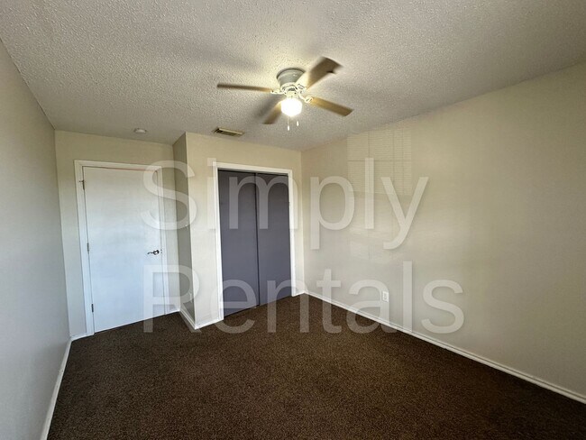 Building Photo - 479 Mills Way
