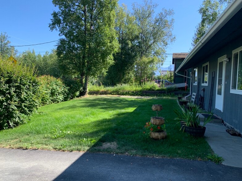 Building Photo - 1054 S Lucas Way