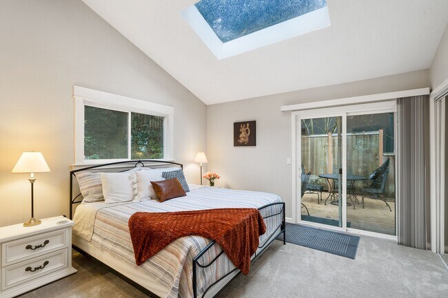 Building Photo - FURNISHED! Exquisite 3-Bedroom Furnished U...