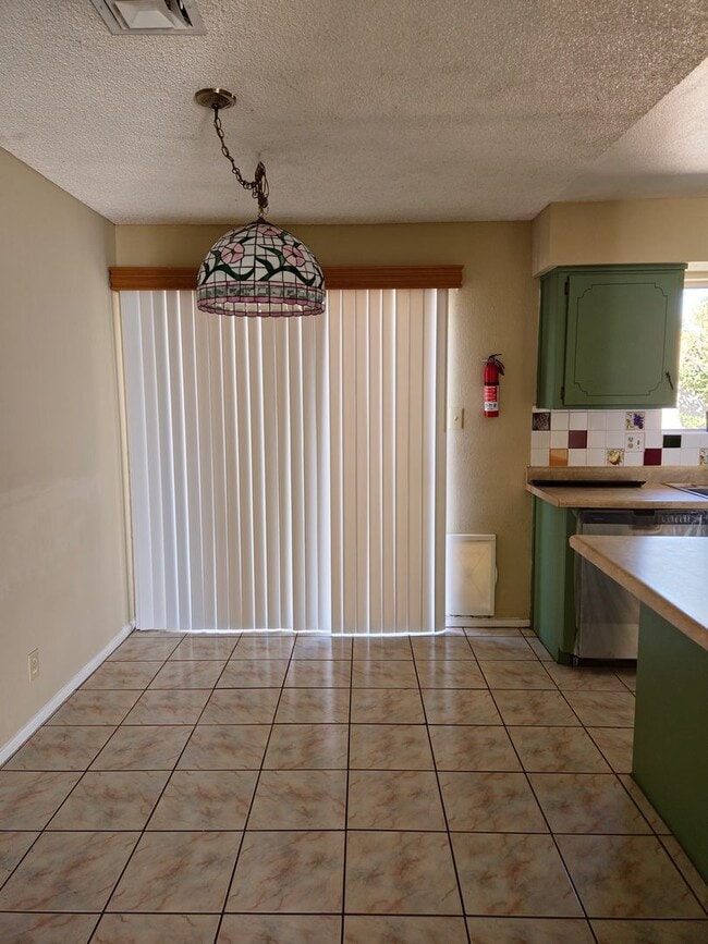 Building Photo - 3 bedroom/2 bath home for Rent