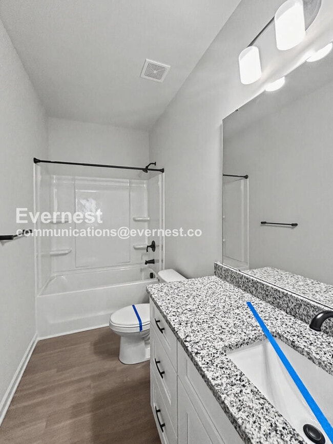 Building Photo - 404 S 12th St