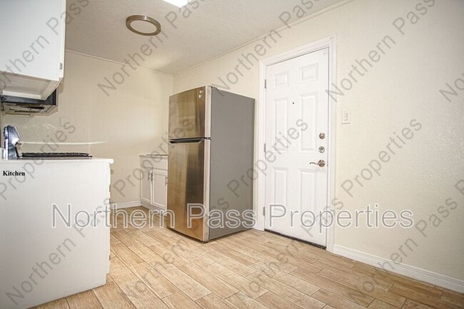 Building Photo - 601 Lafayette Dr