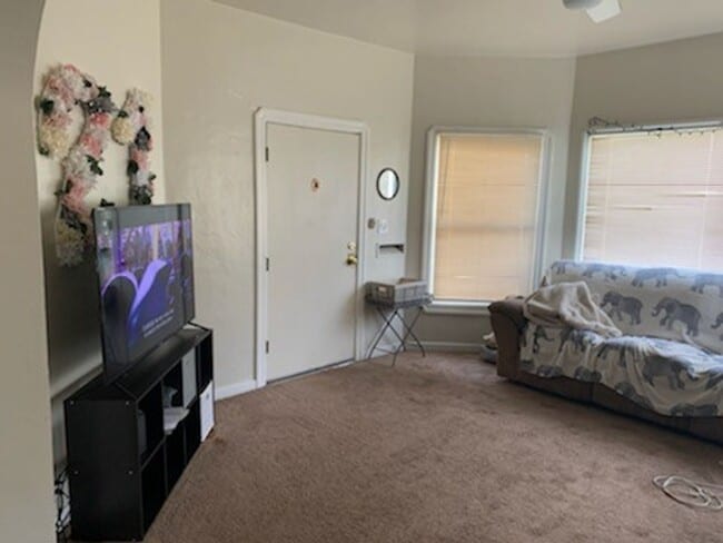 Building Photo - 930-936 Chestnut St