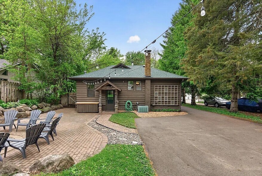 Building Photo - 944 Mahtomedi Ave