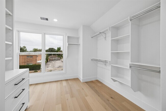Building Photo - 111 E 18th St