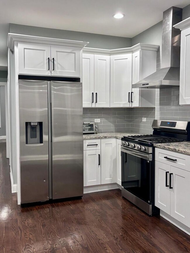 Building Photo - 1826 S Springfield Ave