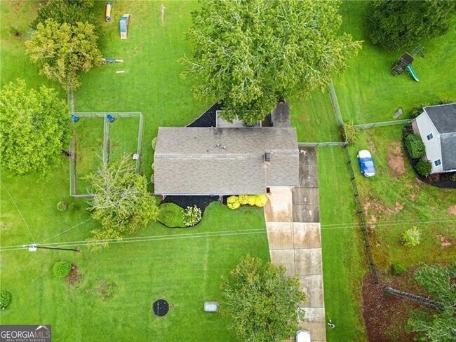 Building Photo - 3020 Land Rd
