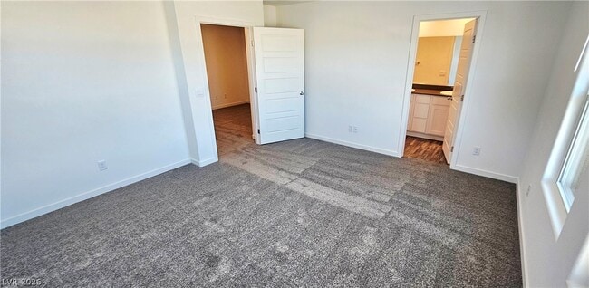 Building Photo - 915 Violet Heron St