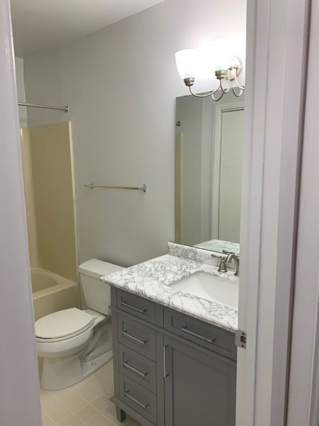 Building Photo - 2 Bed 2 Bath in Fox Fire