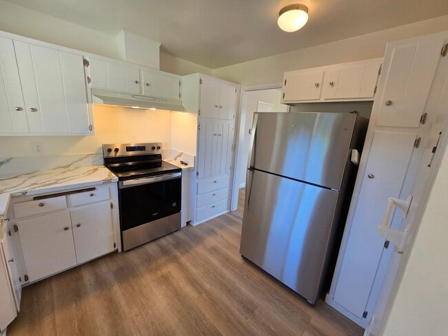 Building Photo - CLAIREMONT HOME 3-BEDROOM, 2-BATH, 2-CAR GARAGE