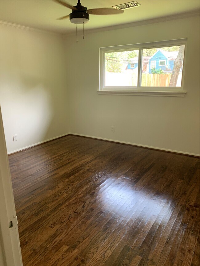 Building Photo - 1207 Shorewood Dr