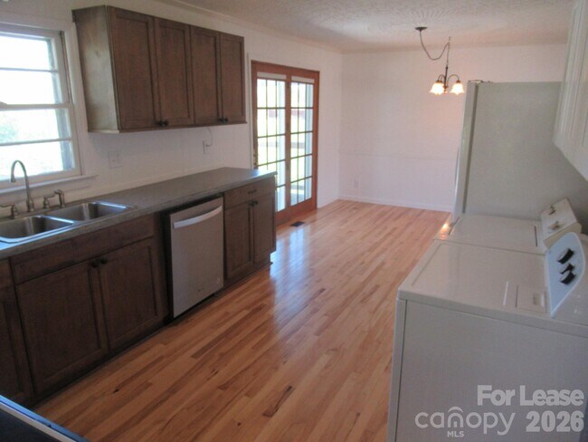 Building Photo - 1330 Davis Rd