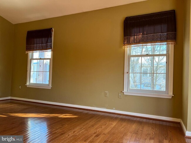 Building Photo - 201 Blaze Climber Way