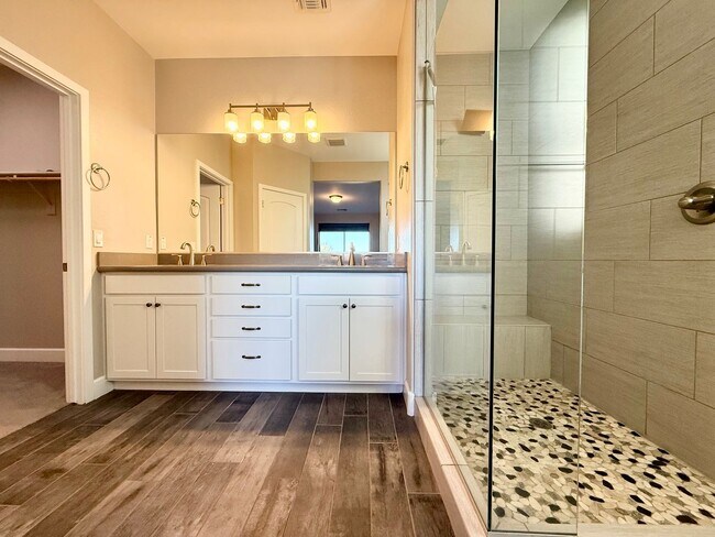 Building Photo - Gorgeous home in Chino Valley