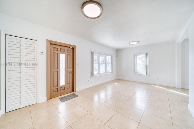 Building Photo - 3930 SW 68th Ave