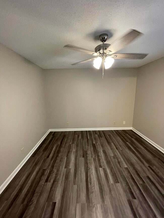 Building Photo - 1005 Peachers Mill Rd