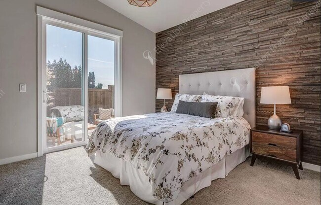 Building Photo - Modern single-level 2BR -2BA + office Home  in SE Bend