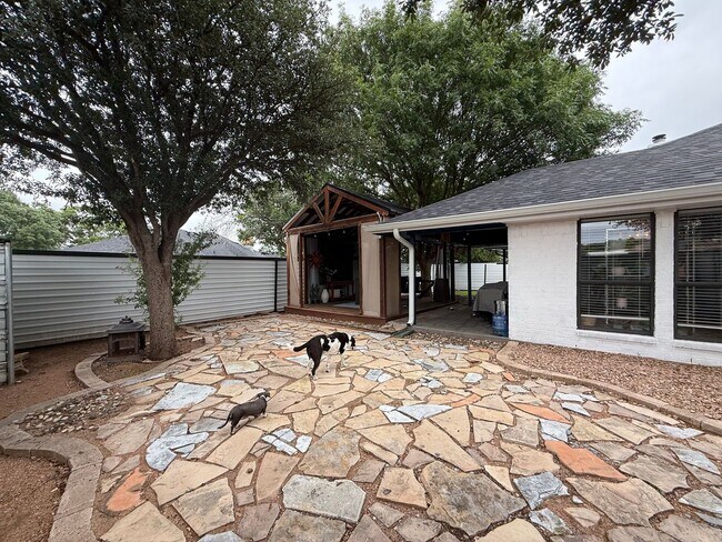 Building Photo - Beautifully updated home IN THE BLUFFS COMING SOON!
