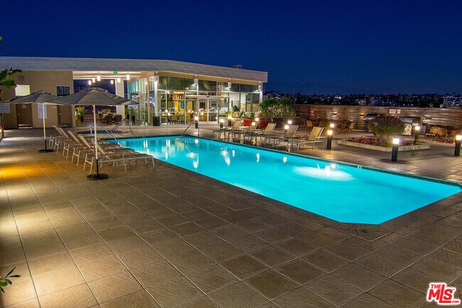 Building Photo - 3785 Wilshire Blvd