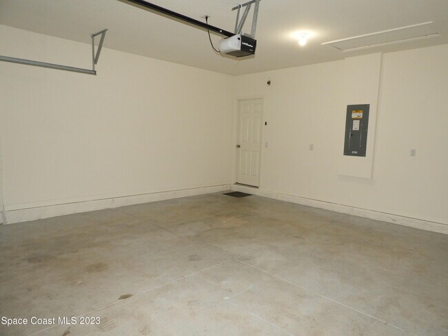 Building Photo - 3782 Coachman Ln SE