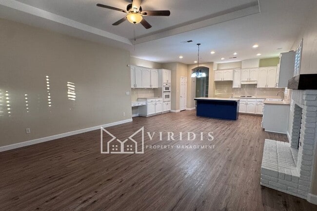 Building Photo - 9303 Via Lugano