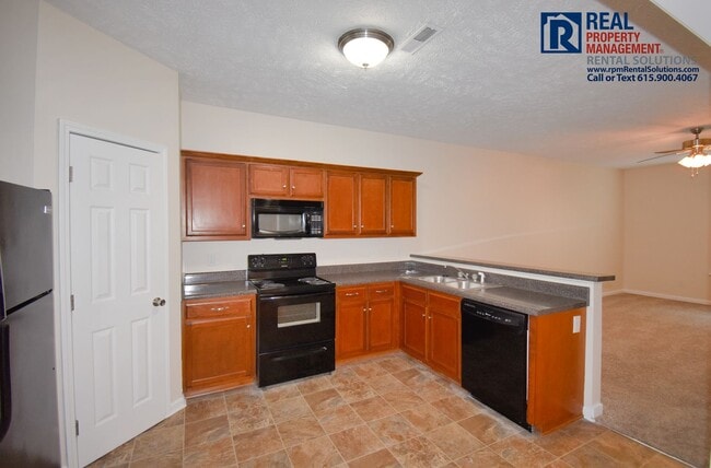 Building Photo - Beautiful 2BR/2.5 BA M'boro end unit townhome!