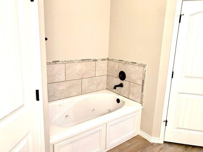 Building Photo - 9609 Hyden Ave