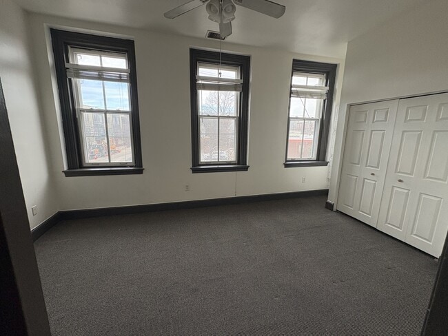 Building Photo - 1914 Fairmount Ave