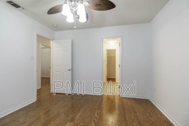 Building Photo - 11107 Dede Dr