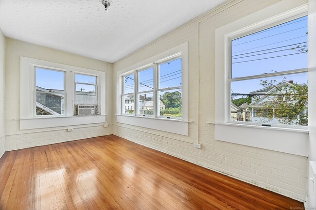Building Photo - 307 Hamilton Ave