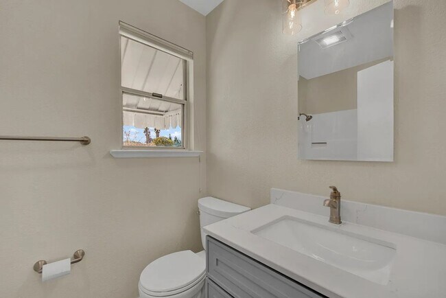 Building Photo - Downtown Vacaville 1Bed/1Bath