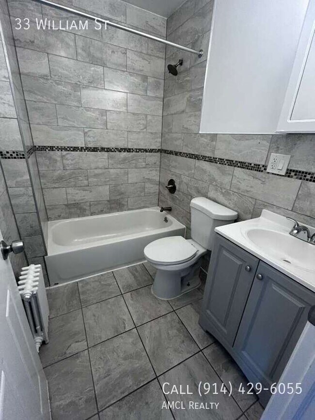 Building Photo - 33 William St