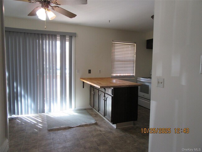 Building Photo - 41 Weathervane Dr