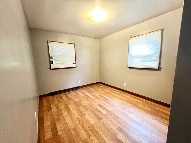 Building Photo - 2400 Burwell Ave