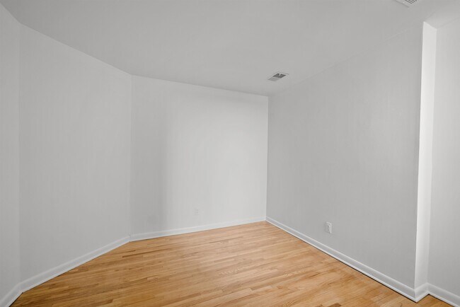 Building Photo - 1224 Washington St