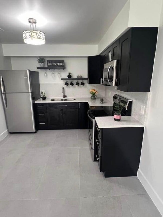 Building Photo - 4791 Elmhurst Rd