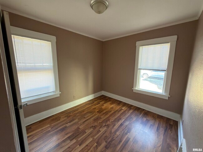 Building Photo - 1815 N Sheridan Rd