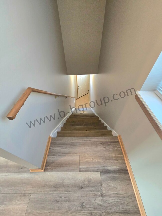 Building Photo - 2333 Roosevelt Rd