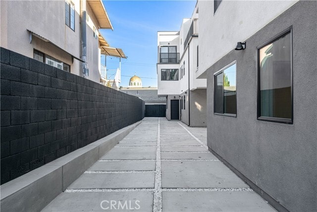 Building Photo - 1340 N Kingsley Dr