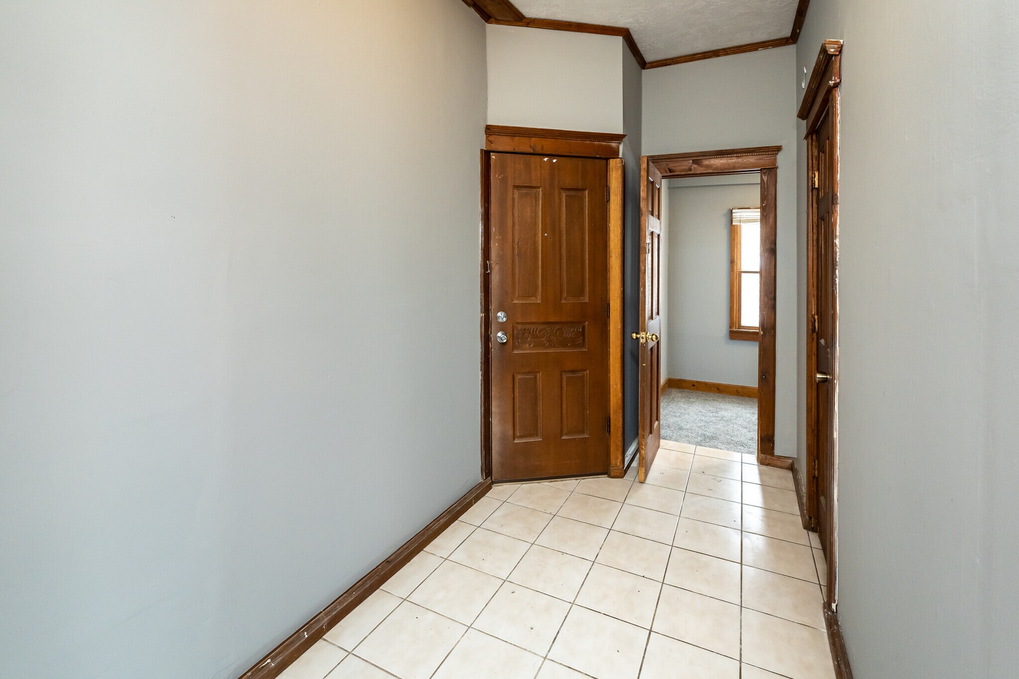 Building Photo - 818 Edmund Ave W