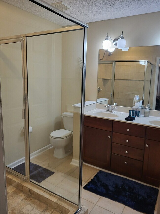 Primary Bath - 5612 N Hills Dr