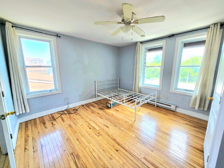 Building Photo - 5023 Spruce St