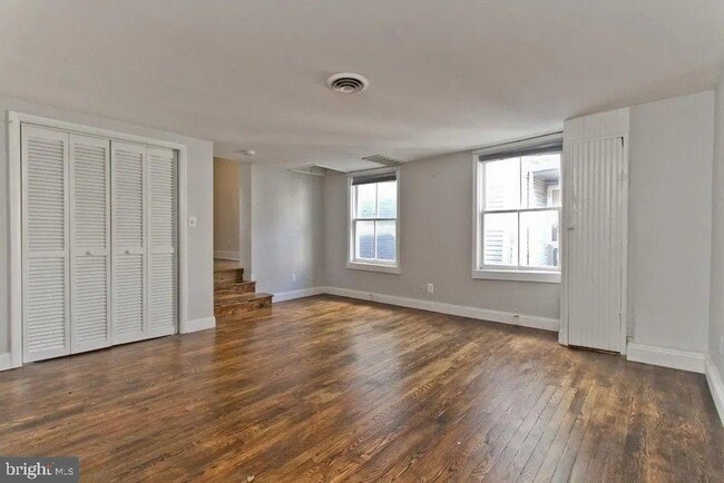 Building Photo - 308 N Market St