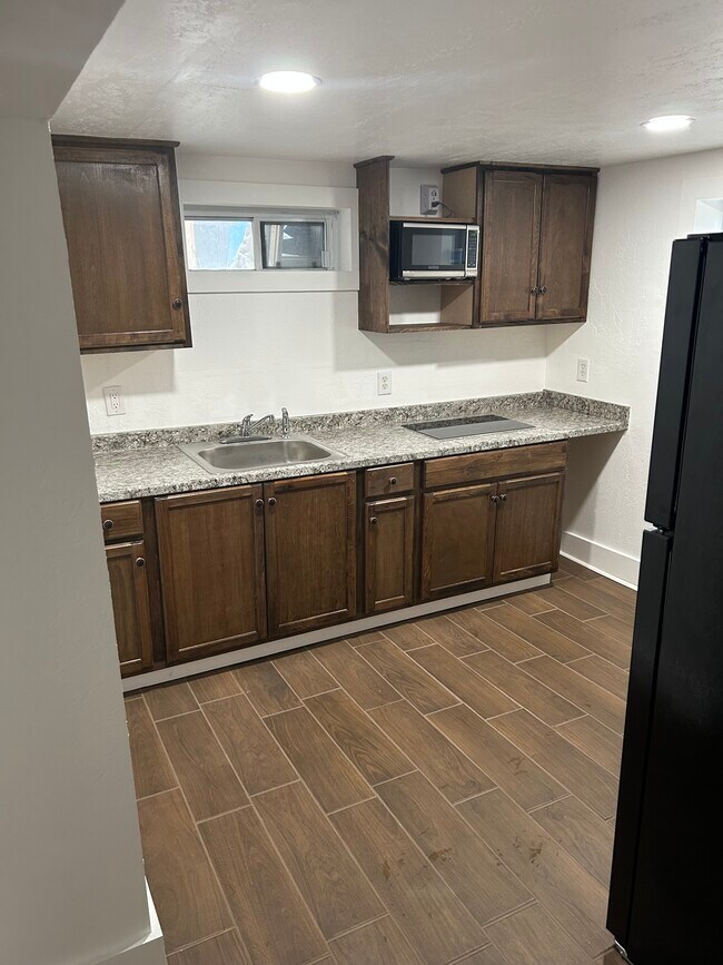Building Photo - 337 Highland Dr