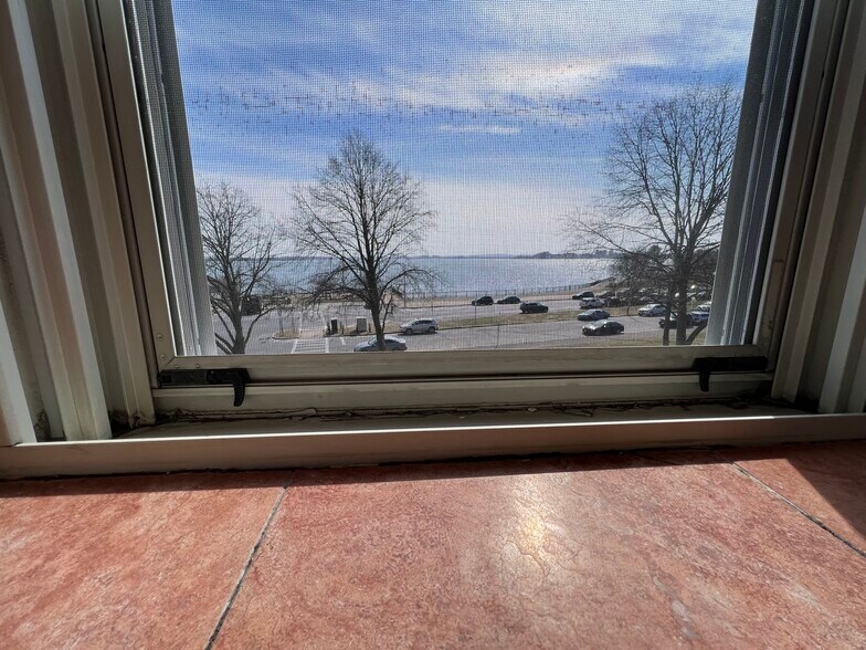 Building Photo - 145 Farragut Rd