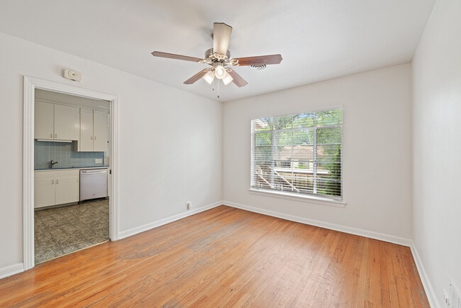 Building Photo - 417 W Gramercy Pl