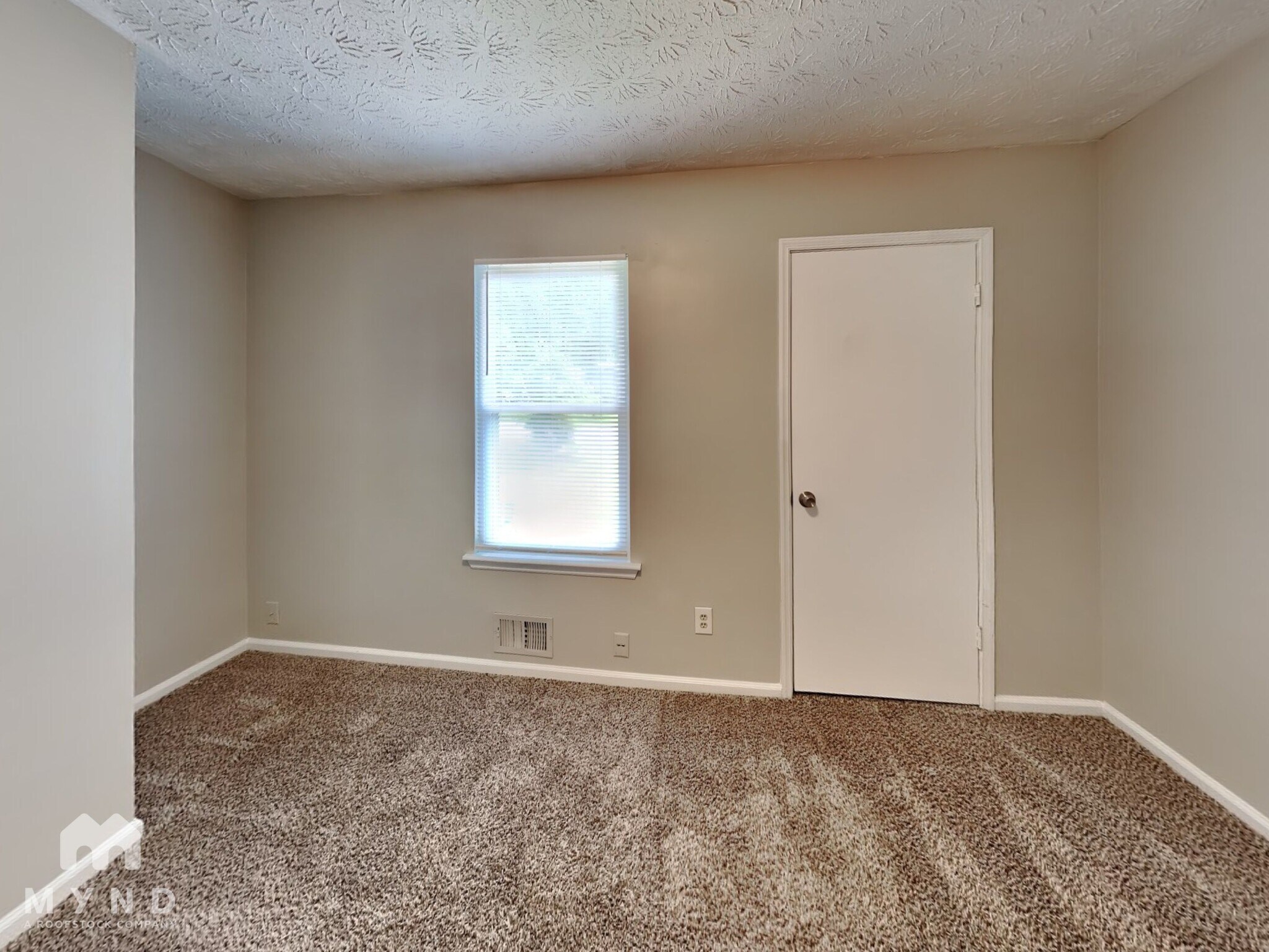 Building Photo - 2262 New Castle Cir