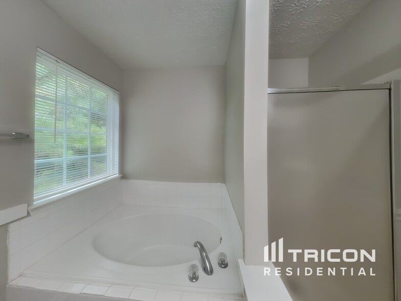 Building Photo - 7010 Red Maple Ln